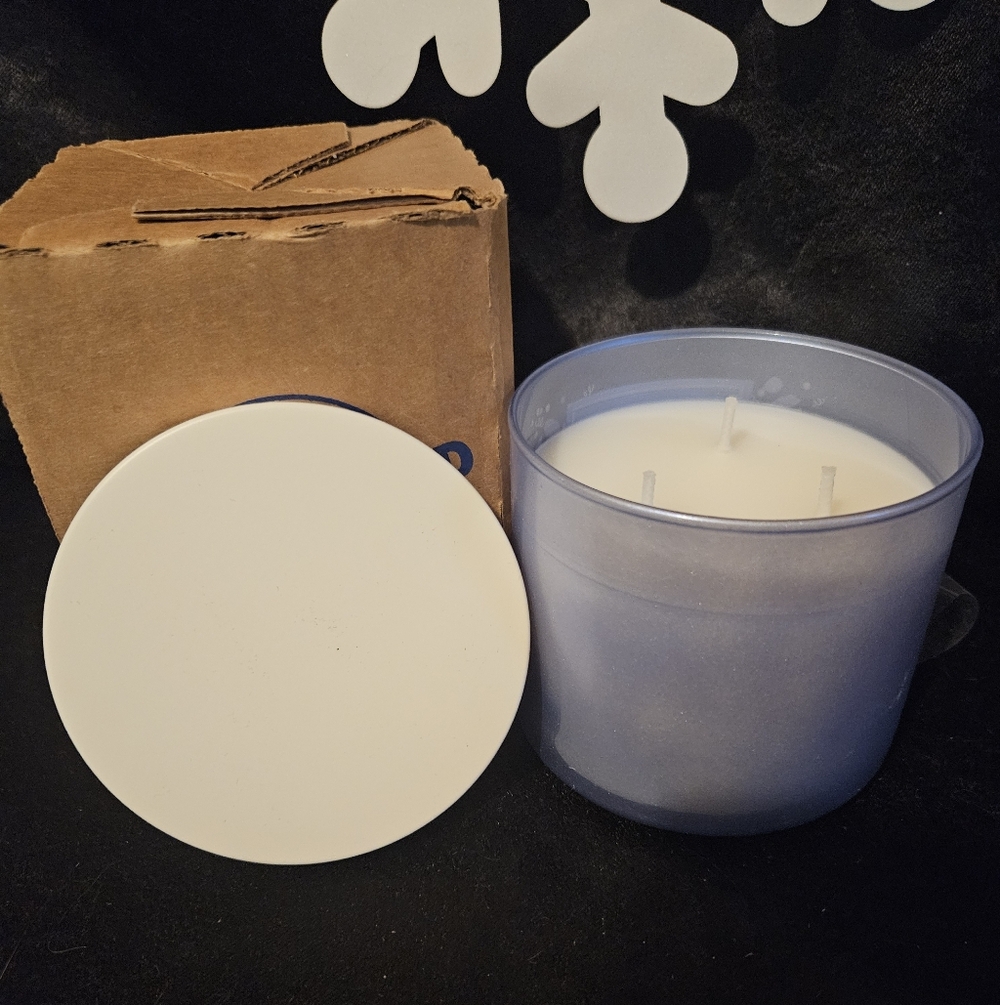 NWT Bath & Body Works Cereal Milk Soft Serve 3-wick Candle - Blue and White - Picture 3 of 4
